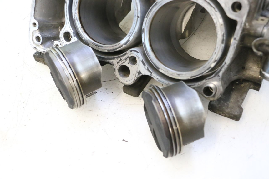 photo de CARCAÇA INFERIOR DO MOTOR HONDA VFR FI RC46 800 (1998 - 2001) - Vista geral