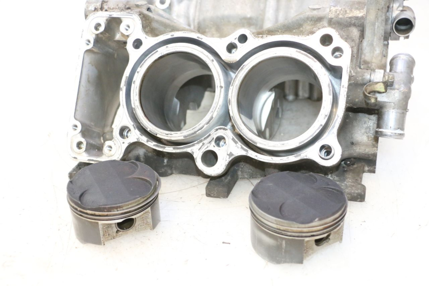 photo de CARCAÇA INFERIOR DO MOTOR HONDA VFR FI RC46 800 (1998 - 2001) - Pontos de fixação
