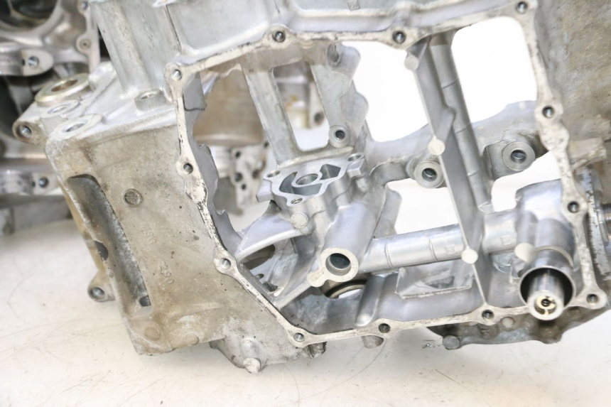photo de CARCAÇA INFERIOR DO MOTOR HONDA VFR FI RC46 800 (1998 - 2001) - Estado da superfície