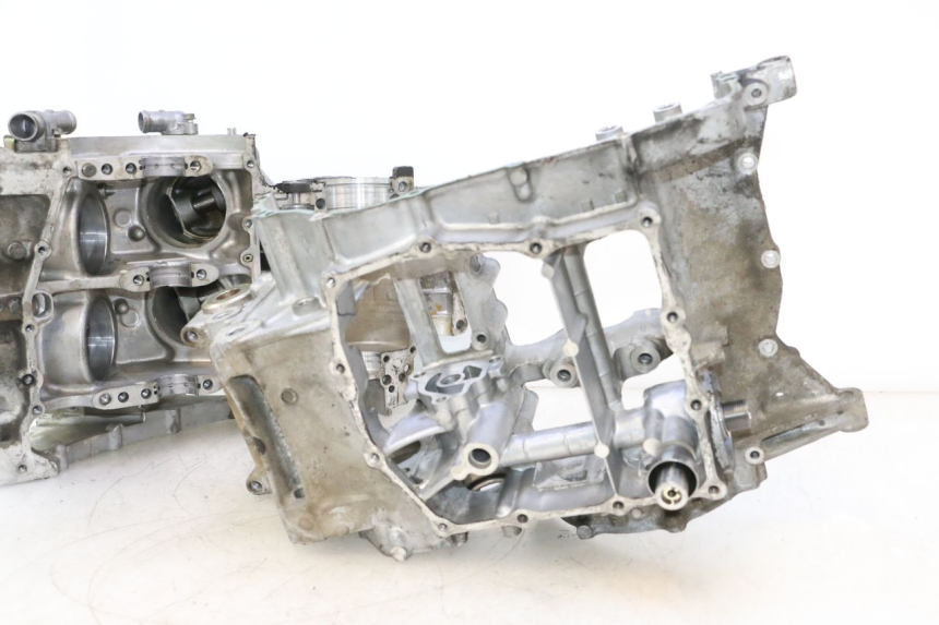photo de CARCAÇA INFERIOR DO MOTOR HONDA VFR FI RC46 800 (1998 - 2001) - Peça verificada
