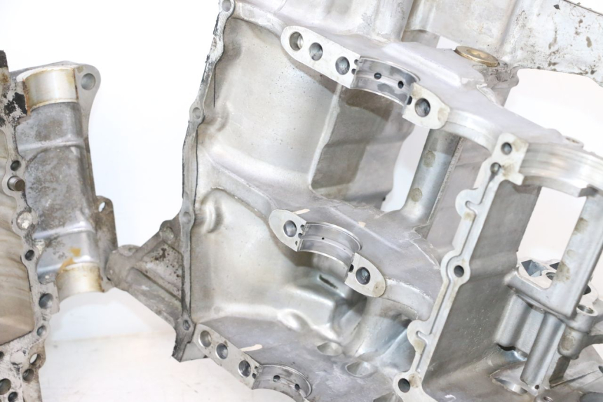 photo de CARCAÇA INFERIOR DO MOTOR HONDA VFR FI RC46 800 (1998 - 2001) - Detalhes característicos