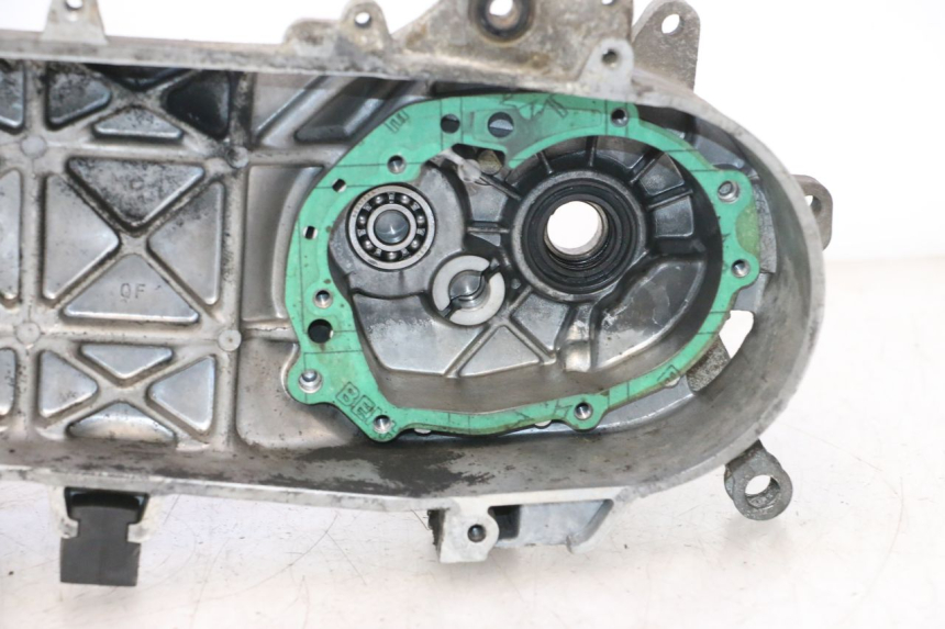 photo de CARTER INFERIOR DO MOTOR PEUGEOT VIVACITY NEW 2T 50 (2008 - 2017) - Ângulo alternativo