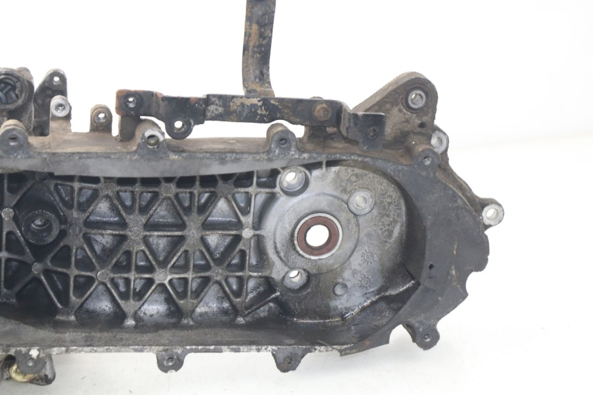 photo de CARCAÇA INFERIOR DO MOTOR PEUGEOT VIVACITY NEW 4T 50 (2008 - 2017) - Estado da superfície