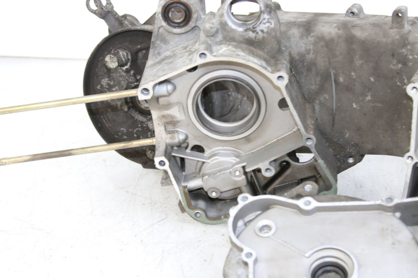 photo de CARTER INFERIOR DO MOTOR PEUGEOT VIVACITY 125 (2010 - 2017) - Detalhes característicos