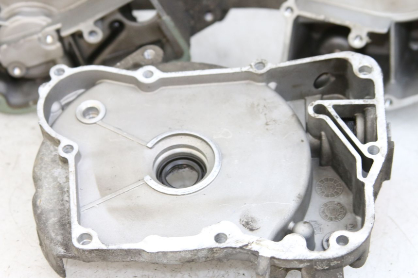 photo de CARTER INFERIOR DO MOTOR PEUGEOT VIVACITY 125 (2010 - 2017) - Vista de perto
