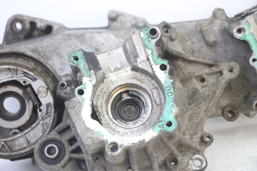 photo de CARTER INFERIOR DO MOTOR PEUGEOT VIVACITY 50 (2004 - 2009) - Estado da superfície