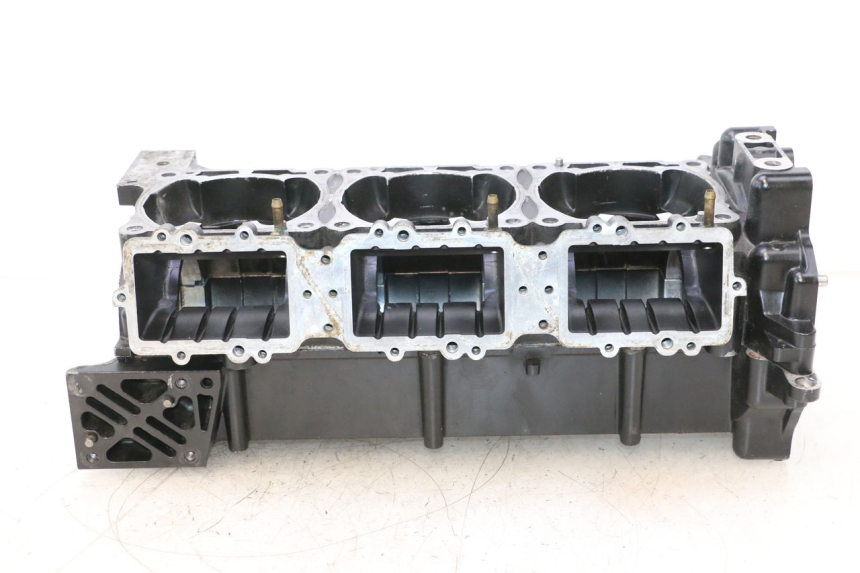 photo de CARCAÇA INFERIOR DO MOTOR YAMAHA WAVE RUNNER GP R 1200 (2000 - 2003) - Vista de perto