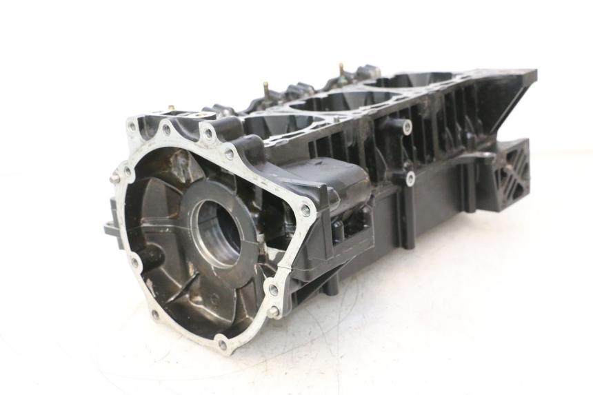 photo de CARCAÇA INFERIOR DO MOTOR YAMAHA WAVE RUNNER GP R 1200 (2000 - 2003) - Inspeção visual