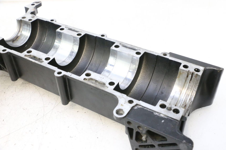 photo de CARCAÇA INFERIOR DO MOTOR YAMAHA WAVE RUNNER GP R 1200 (2000 - 2003) - Detalhe da peça