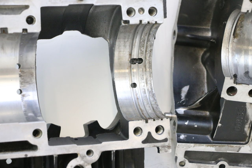 photo de CARCAÇA INFERIOR DO MOTOR YAMAHA WAVE RUNNER GP R 1200 (2000 - 2003) - Peça verificada