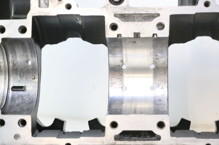photo de CARCAÇA INFERIOR DO MOTOR YAMAHA WAVE RUNNER GP R 1200 (2000 - 2003) - Marcações e referências