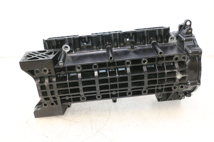 photo de CARCAÇA INFERIOR DO MOTOR YAMAHA WAVE RUNNER GP R 1200 (2000 - 2003) - Ampliação técnica