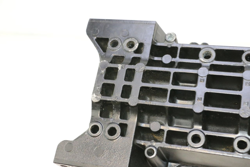 photo de CARCAÇA INFERIOR DO MOTOR YAMAHA WAVE RUNNER GP R 1200 (2000 - 2003) - Pontos de fixação