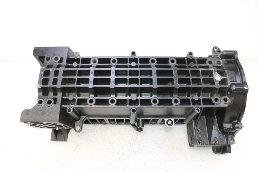 photo de CARCAÇA INFERIOR DO MOTOR YAMAHA WAVE RUNNER GP R 1200 (2000 - 2003) - Estado da superfície
