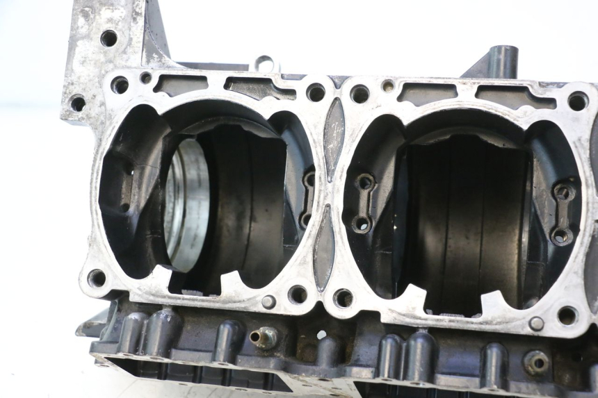 photo de CARCAÇA INFERIOR DO MOTOR YAMAHA WAVE RUNNER GP R 1200 (2000 - 2003) - Peça verificada