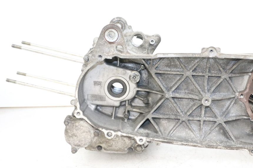 photo de CARTER INFERIOR DO MOTOR YAMAHA X-MAX XMAX 125 (2010 - 2013) - Detalhes característicos