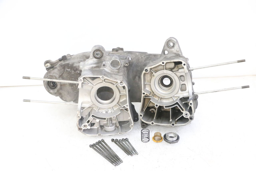 photo de CARTER INFERIOR DO MOTOR YAMAHA XMAX X-MAX 125 (2006 - 2009) - Detalhe da peça