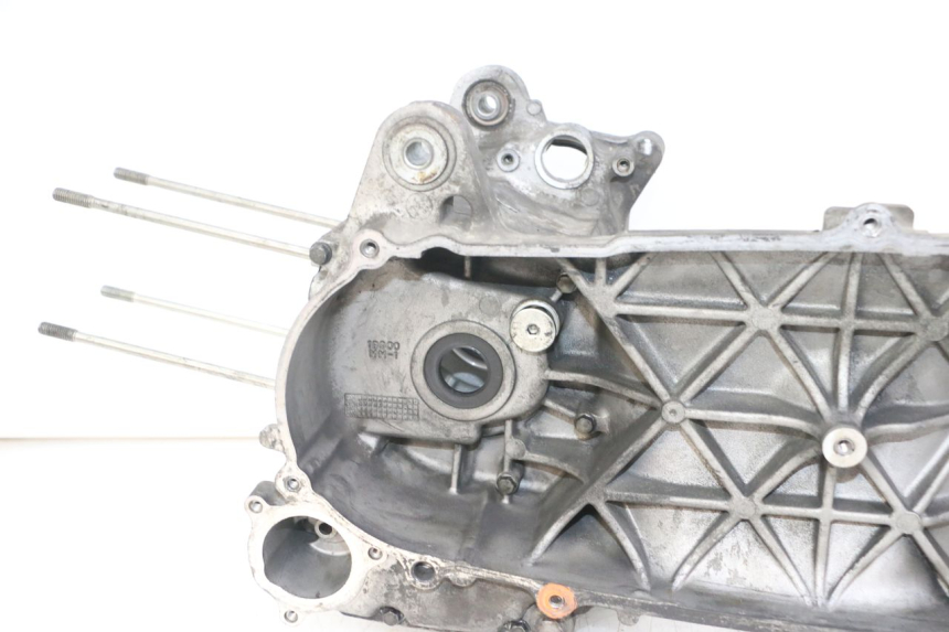 photo de CARTER INFERIOR DO MOTOR YAMAHA XMAX X-MAX 125 (2006 - 2009) - Vista de perto