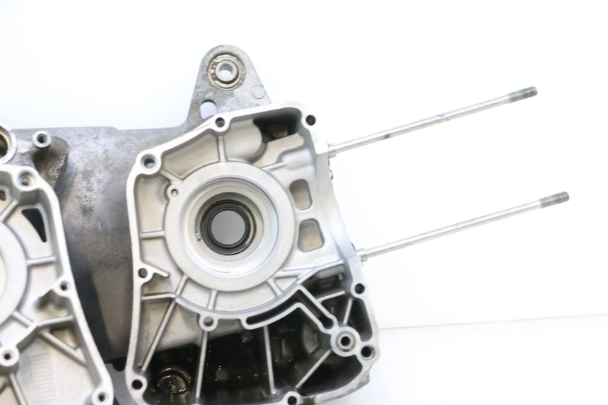 photo de CARTER INFERIOR DO MOTOR YAMAHA X-MAX XMAX 125 (2010 - 2013) - Zoom do estado de desgaste