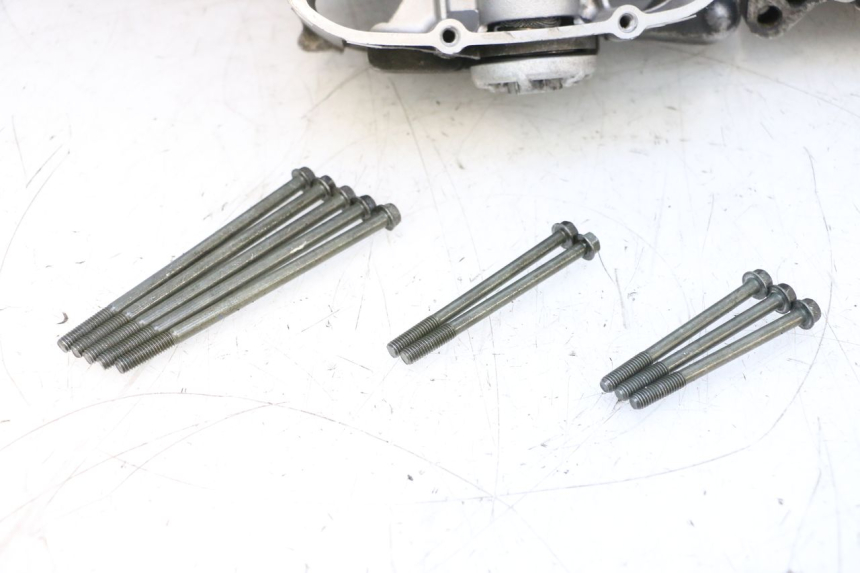 photo de CARTER INFERIOR DO MOTOR YAMAHA X-MAX XMAX 125 (2010 - 2013) - Outro ângulo de visão