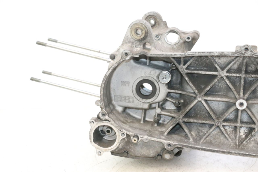 photo de CARTER INFERIOR DO MOTOR YAMAHA XMAX X-MAX 125 (2006 - 2009) - Detalhes característicos
