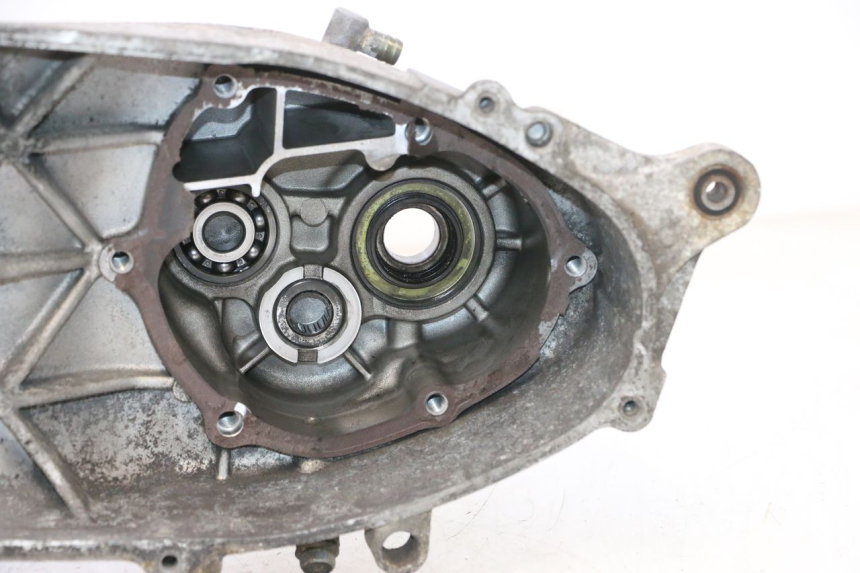 photo de CARTER INFERIOR DO MOTOR YAMAHA XMAX X-MAX 125 (2006 - 2009) - Ampliação dos componentes