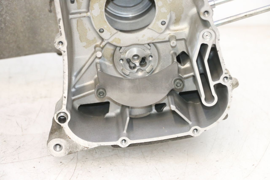 photo de CARTER INFERIOR DO MOTOR YAMAHA XMAX X-MAX 125 (2006 - 2009) - Ângulo alternativo