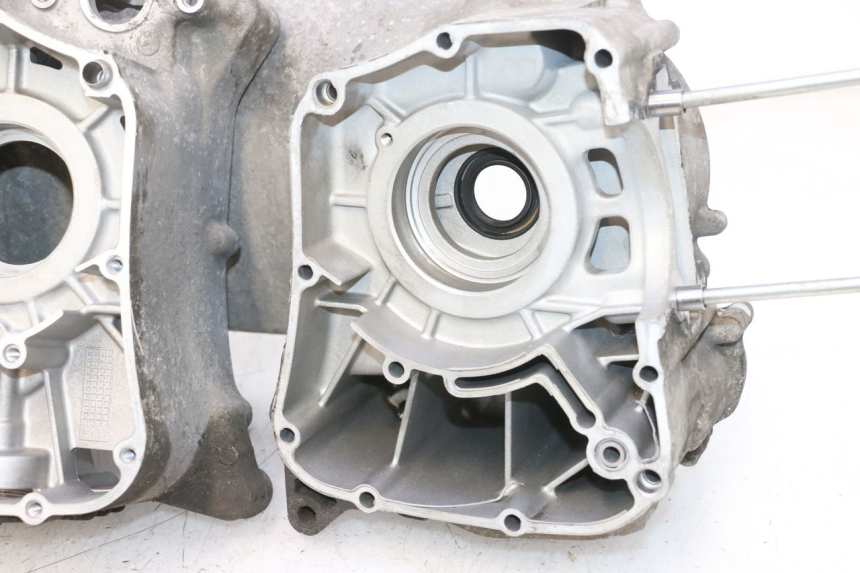 photo de CARTER INFERIOR DO MOTOR YAMAHA XMAX X-MAX 125 (2006 - 2009) - Detalhe da peça