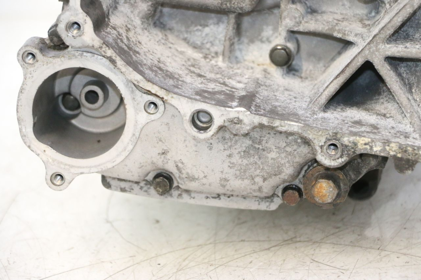 photo de CARTER INFERIOR DO MOTOR YAMAHA XMAX X-MAX 125 (2006 - 2009) - Vista de perto