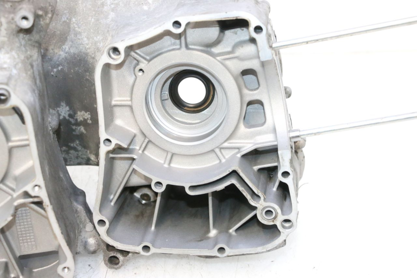 photo de CARTER INFERIOR DO MOTOR YAMAHA XMAX X-MAX 125 (2006 - 2009) - Vista geral