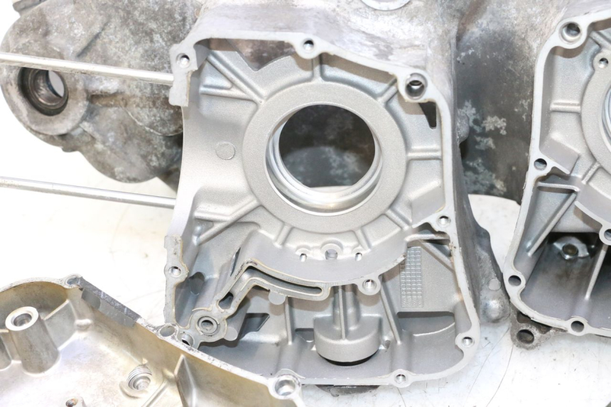 photo de CARTER INFERIOR DO MOTOR YAMAHA XMAX X-MAX 125 (2006 - 2009) - Pontos de fixação