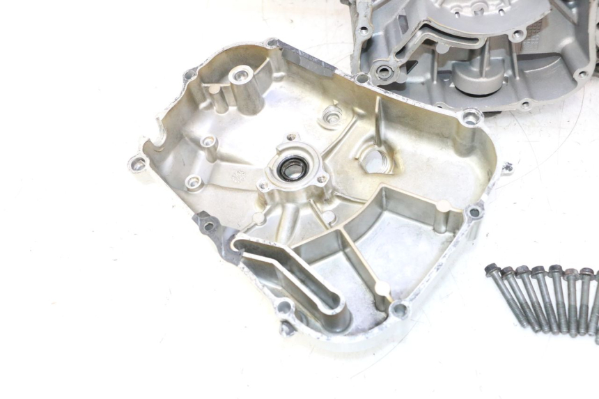 photo de CARTER INFERIOR DO MOTOR YAMAHA XMAX X-MAX 125 (2006 - 2009) - Estado da superfície