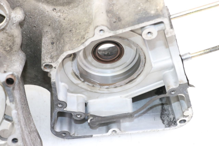 photo de CARTER INFERIOR DO MOTOR KYMCO XCITING 250 (2006 - 2009) - Vista de perto