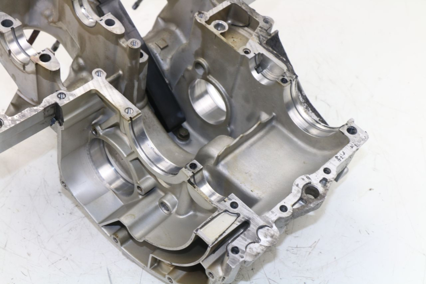 photo de CARCAÇA INFERIOR DO MOTOR YAMAHA XJS DIVERSION 600 (1997 - 1999) - Vista de perto