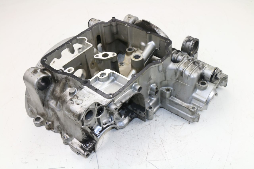 photo de CARCAÇA INFERIOR DO MOTOR YAMAHA XJS DIVERSION 600 (1997 - 1999) - Estado da superfície