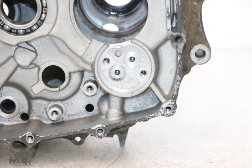 photo de CARCAÇA INFERIOR DO MOTOR SMC XROAD 150 - Marcações e referências