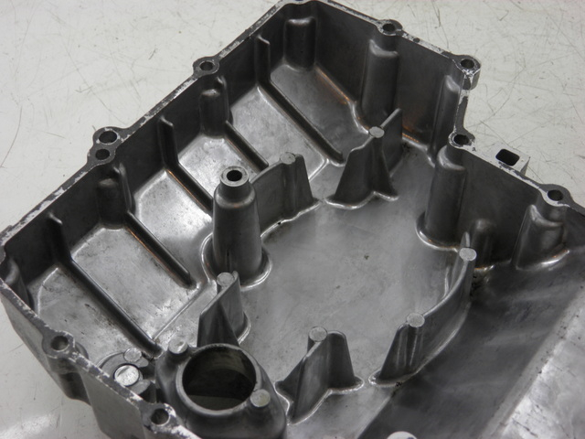 photo de CARCAÇA INFERIOR DO MOTOR YAMAHA FJR 1300 (2004 - 2005) - Estado da superfície
