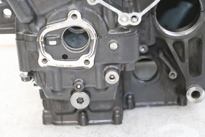 photo de CARTER INFERIOR DO MOTOR YAMAHA FZ1 FAZER 1000 (2007 - 2009) - Detalhes característicos