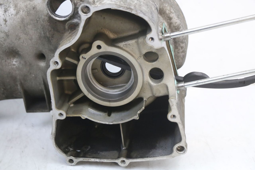 photo de CARTER INFERIOR DO MOTOR YAMAHA YP MAJESTY 125 (2002 - 2006) - Outro ângulo de visão
