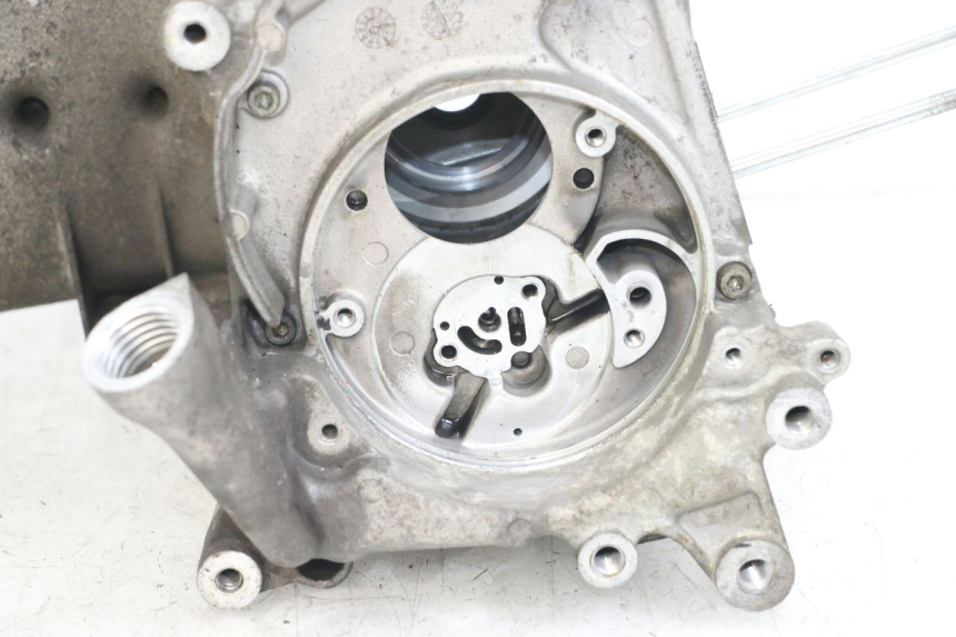 photo de CARTER INFERIOR DO MOTOR YAMAHA YP MAJESTY 125 (2002 - 2006) - Pontos de fixação