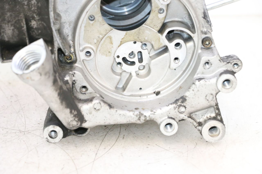 photo de CARCAÇA INFERIOR DO MOTOR YAMAHA YP MAJESTY 125 (1998 - 2001) - Detalhes característicos
