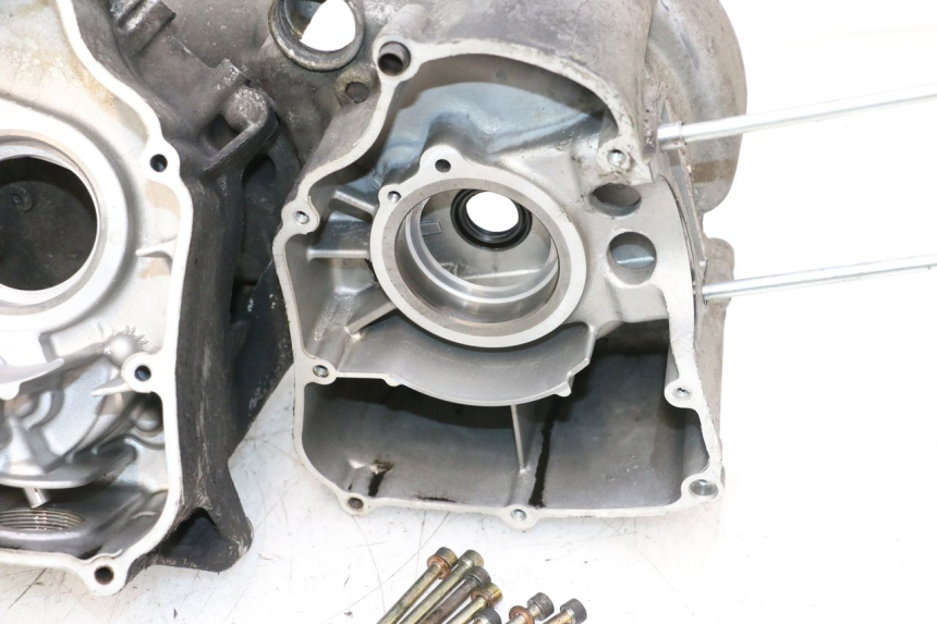 photo de CARCAÇA INFERIOR DO MOTOR YAMAHA YP MAJESTY 125 (1998 - 2001) - Inspeção visual