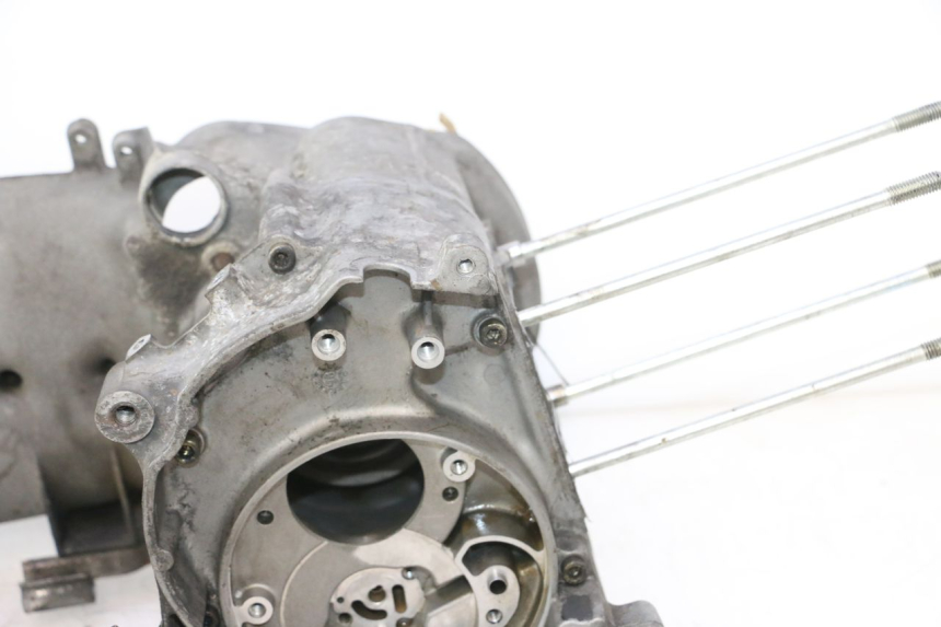 photo de CARCAÇA INFERIOR DO MOTOR YAMAHA YP MAJESTY 125 (1998 - 2001) - Detalhes característicos