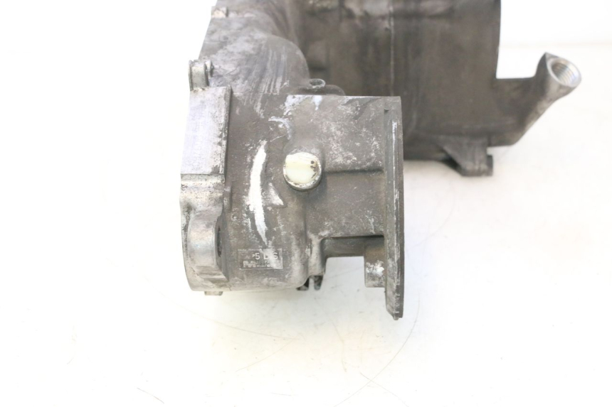 photo de CARCAÇA INFERIOR DO MOTOR YAMAHA YP MAJESTY 125 (2007 - 2010) - Vista de perto