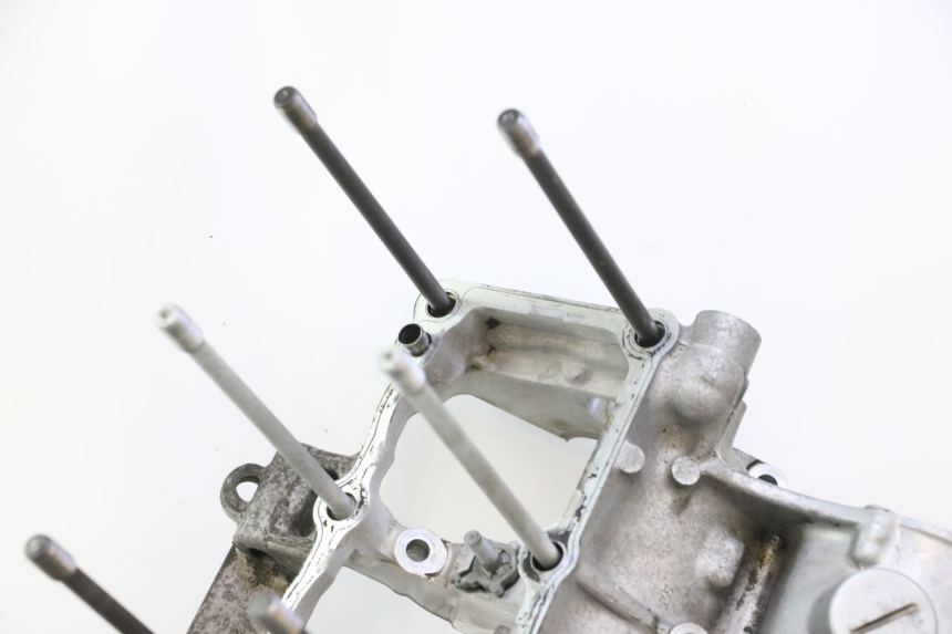 photo de CARCAÇA INFERIOR DO MOTOR YAMAHA YZF R GENESIS 750 (1993 - 1998) - Vista de perto