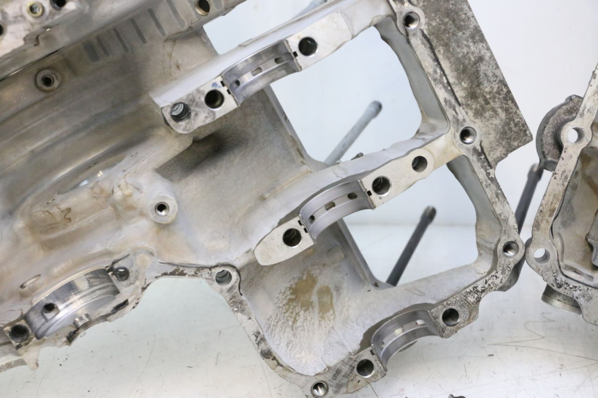 photo de CARCAÇA INFERIOR DO MOTOR YAMAHA YZF R GENESIS 750 (1993 - 1998) - Zoom do estado de desgaste