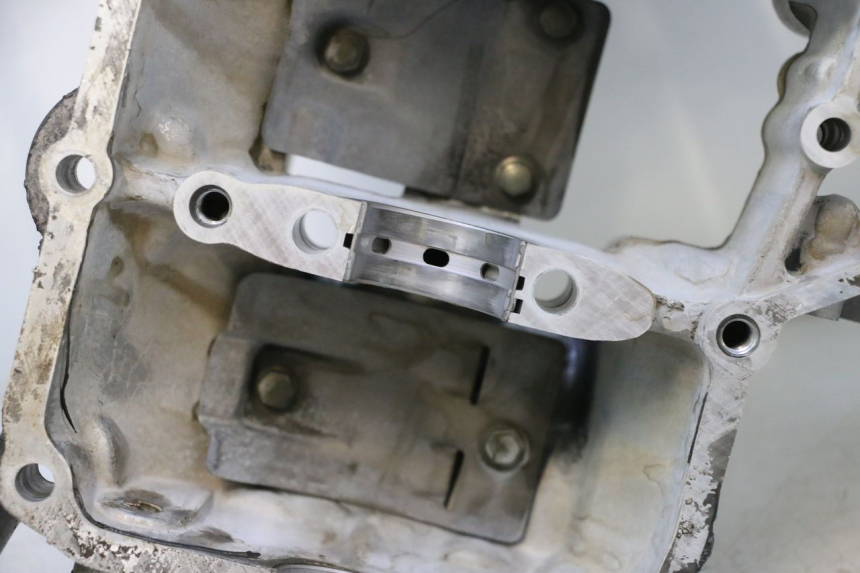 photo de CARCAÇA INFERIOR DO MOTOR YAMAHA YZF R GENESIS 750 (1993 - 1998) - Pontos de fixação