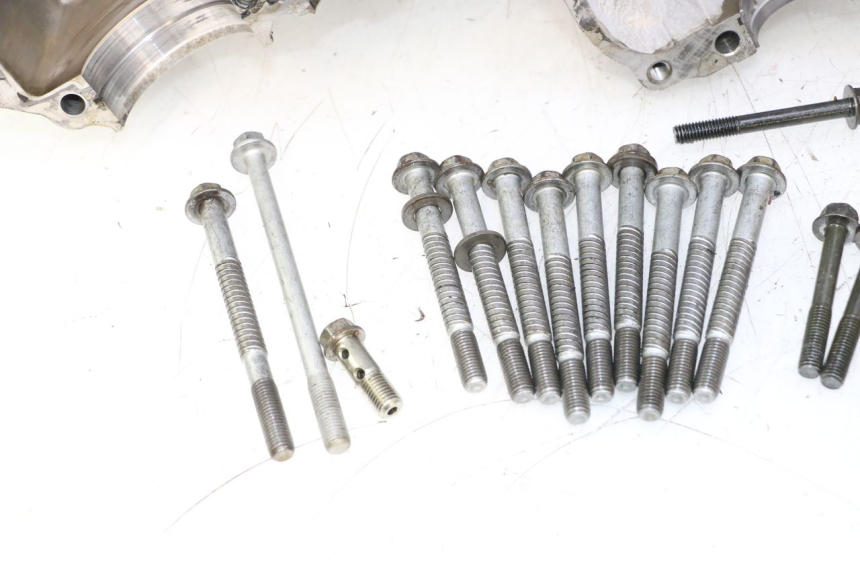 photo de CARCAÇA INFERIOR DO MOTOR YAMAHA YZF R GENESIS 750 (1993 - 1998) - Marcações e referências