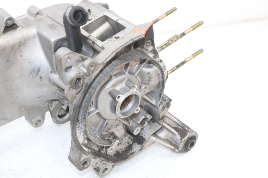photo de CARTER INFERIOR DO MOTOR PIAGGIO ZIP 2T 50 (2009 - 2019) - Detalhes característicos