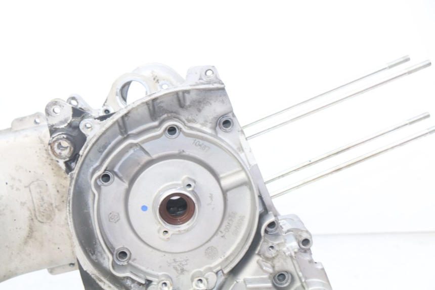 photo de CARTER INFERIOR DO MOTOR PIAGGIO ZIP 4T 50 (2018 - 2020) - Vista de perto